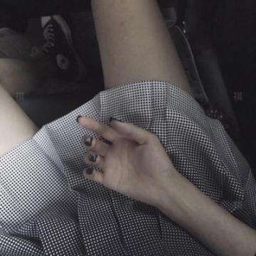 副市长暗访多次询问 女工作人员戴耳机听歌不理睬