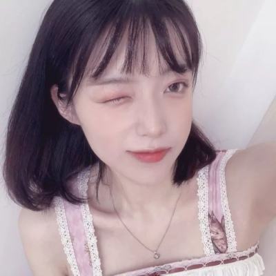王子文六一带小孩海边游玩 去年曾被曝隐婚生子